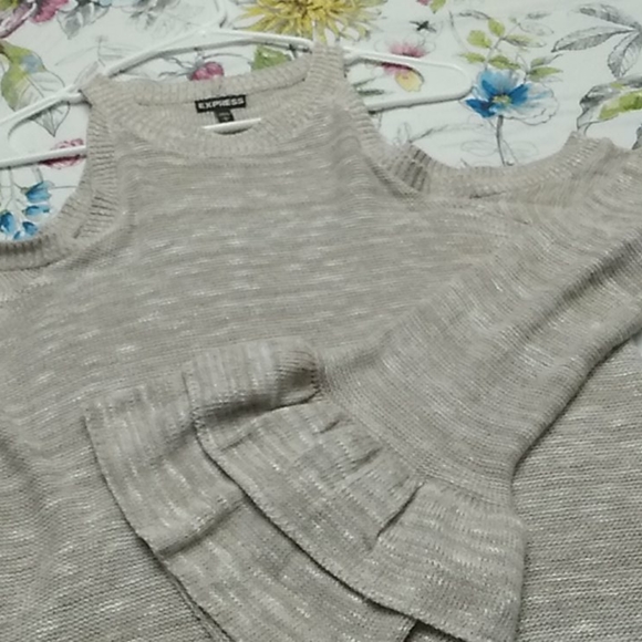 Express peekaboo shoulder sweater - Picture 2 of 4